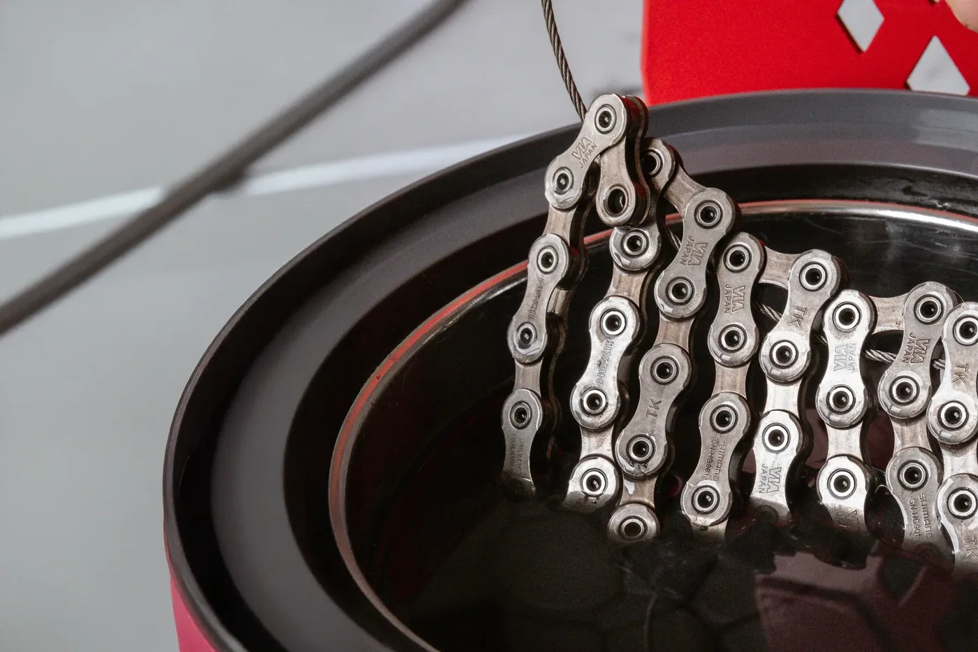 A waxed chain on the bench